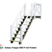 anbau-treppe-s90-p-podest-an-stelzenhaus-spielhaus